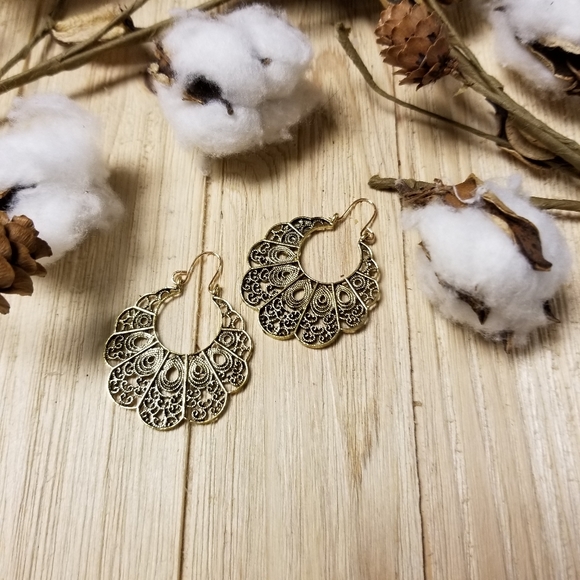 Beautiful Vintage GOLD Boho earrings - Picture 3 of 9